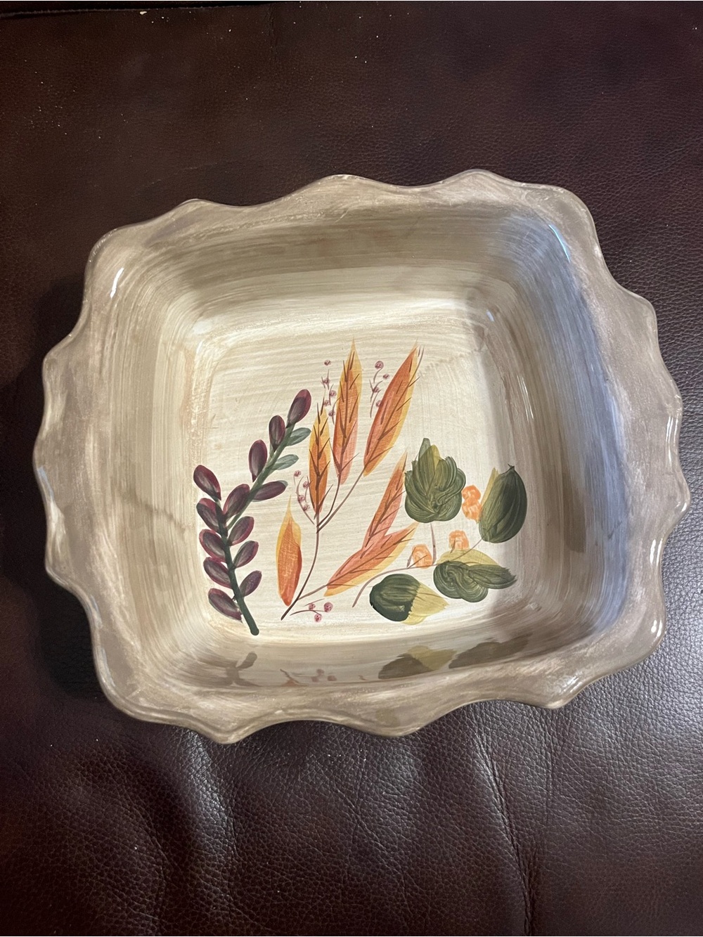 Excellent Condition Hometrends Shadowwood 10’’ Square Baker